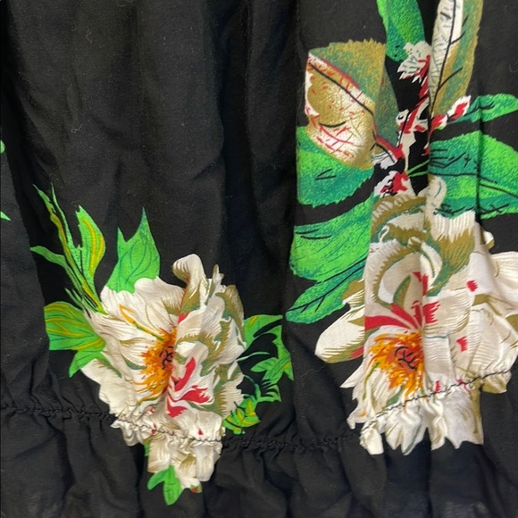 Floral Black Women's Top - Picture 2 of 6